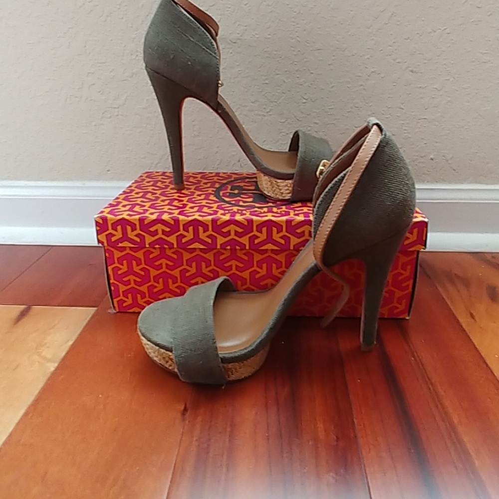 Olive Tory Burch Sandals